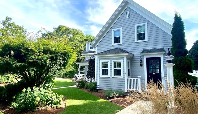 LOCATION, LOCATION, LOCATION! Downtown Falmouth!