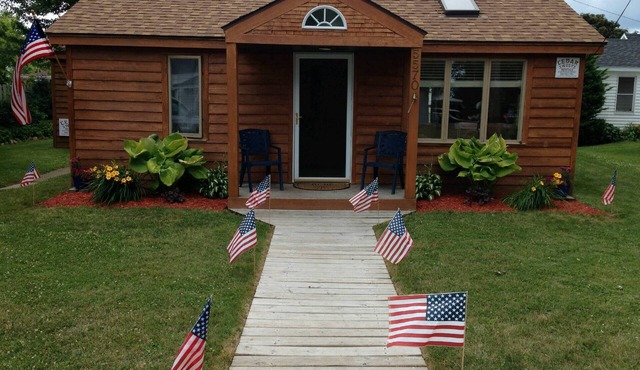 LOCATION! LOCATION! LOCATION! 2 Bedroom, 1 Bathroom Cottage