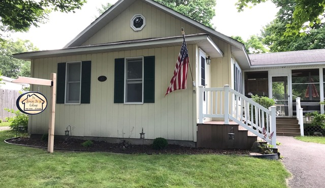 Location, Location, Location! Walk to everything downtown has to offer!