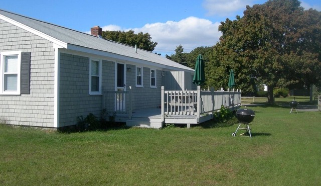 Location, Location, Location, Steps to Surf Drive Beach, sleeps 5, deck, yard