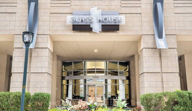 Location, Location, Location - GlassHouse Prestigious Prop walking dist to LoDo