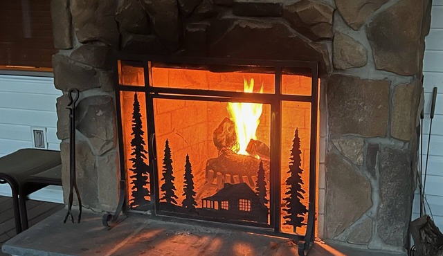 Location!Location!Location!-Dir. Acc. to Allegrippis Trail & 1/2ml to 7Points