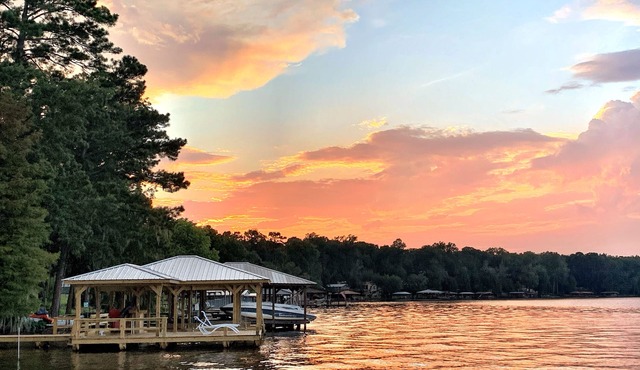 Location! Location! Location! 6 Beds Gorgeous Lake View. Minutes from Everything