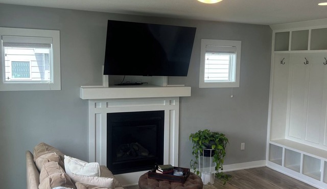 Location, location! Spacious 4-bedroom house in lovely Grimes with WiFi, AC