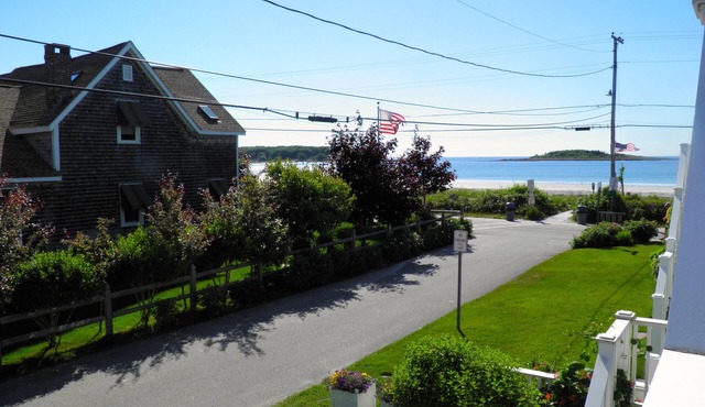 LOCATION! LOCATION! 3 Bedroom Cottage Directly Across from Beach-6 bed potential