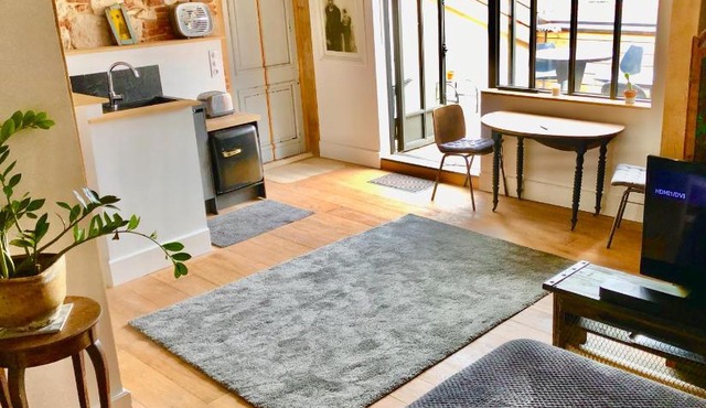 Location loft d'artiste dans village pittoresque