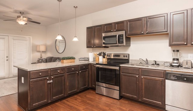 Location! Luxury! Location! The Peabody-135nSleeps 6 2-Bedrooms 2-Bath