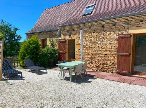 Location meublée en pierres à la campagne