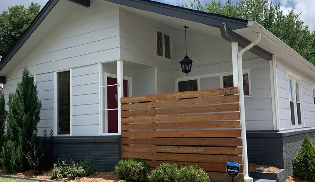 Location!!!! Midtown! By TU, Expo Center and Hospitals! 2 BR/2 BA remodeled!!