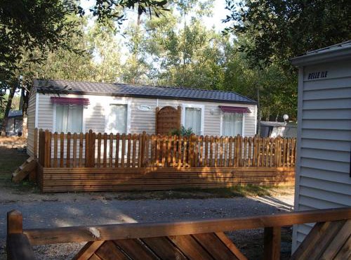 Location Mobil-home avec terrasse à Bayas - API-1-52-1045