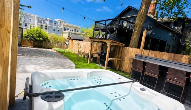 Location! Modern Ohio City Luxury + 2 King Beds + Luxury Hot Tub