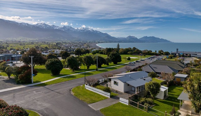 Location | Ocean and Mountain Views | Backyard - KK6451