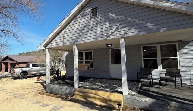 LOCATION! On Main Street! Near National Park! Jacks Fork river- 1 mile!
