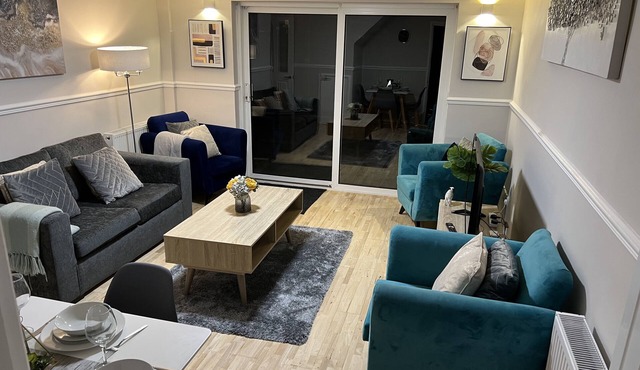 Location*Parking*Contractors*Leisure*Comfy King Bed