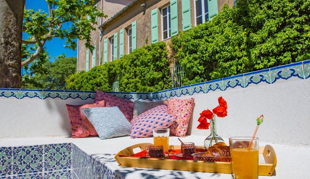 Location prestige 450 m2 dans Château en Provence