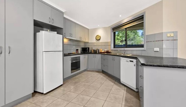 Location, Spacious and Spotless - Bright, Victoria
