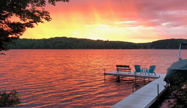 Location! Stunning Northwoods Lake House; make family vacation memories here!