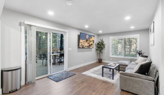 Location Views! 3b3.5b Sleeps 8!