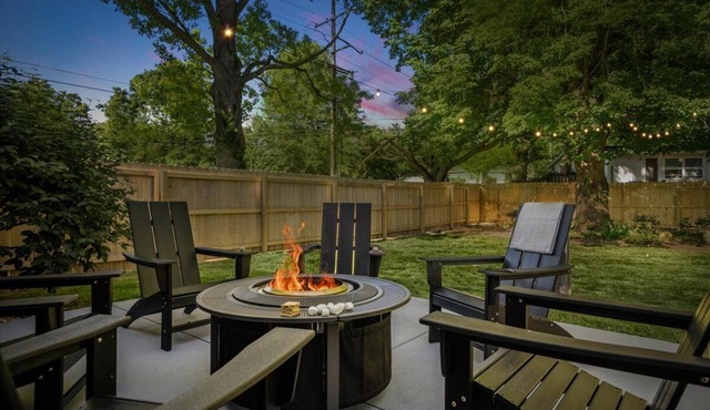 Location! w/King Beds+Hottub+GameRoom+Theater+Gym+Solo Stove Fire Pit