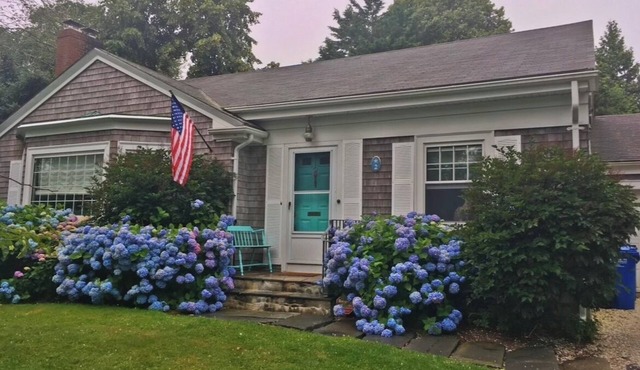 Location! Walk to Beach/Downtown Newport Cottage