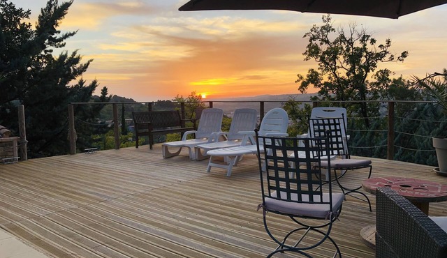 Locations de Vacances Atypique Chalet - Poolhouse - Piscine