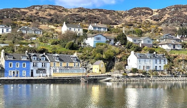 Loch Awe House - Upper Apartment, harbour views