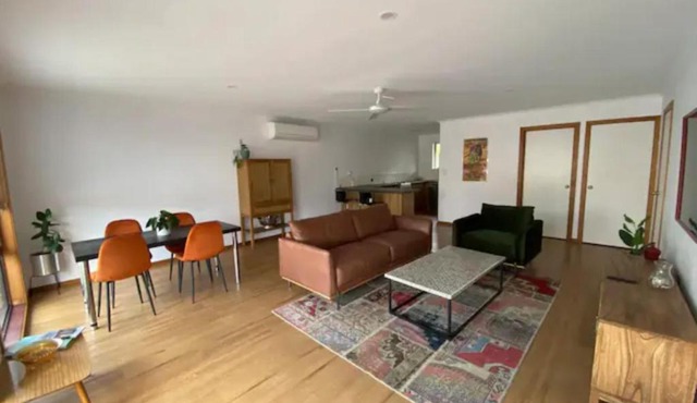 Loch'd Inn - walking distance to town and beach