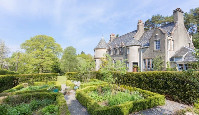 Loch Lomond Manor - Six Bedroom Villa, Sleeps 10
