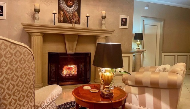 Loch Lomond Villa THE BLACK ROOM En-Suite Whirlpool Hot Tub