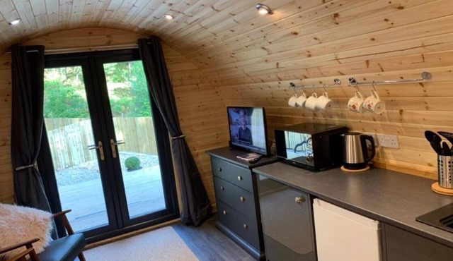 Loch Ness Woodland Pods - Fully Equipped Glamping pod