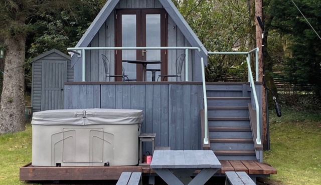 Loch-side Studio on Loch Etive, North Connel Dundonald Landing