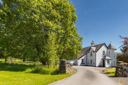 Loch Tay, Estate House with Panoramic Vistas