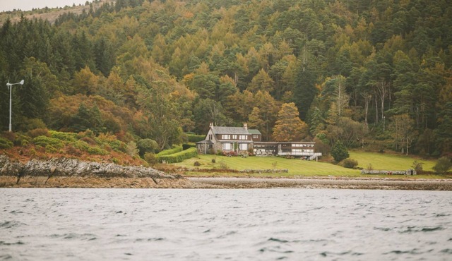 Loch View House - Seven Bedroom Villa, Sleeps 16