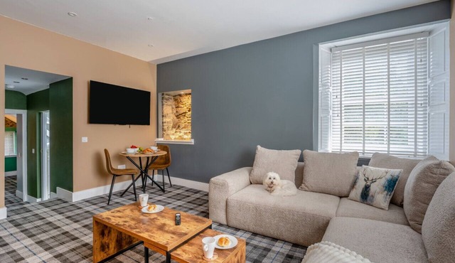 Loch View - Tarbet - One Bedroom Apartment, Sleeps 2