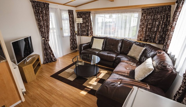 Lochlands 2br family caravan - pets-play park
