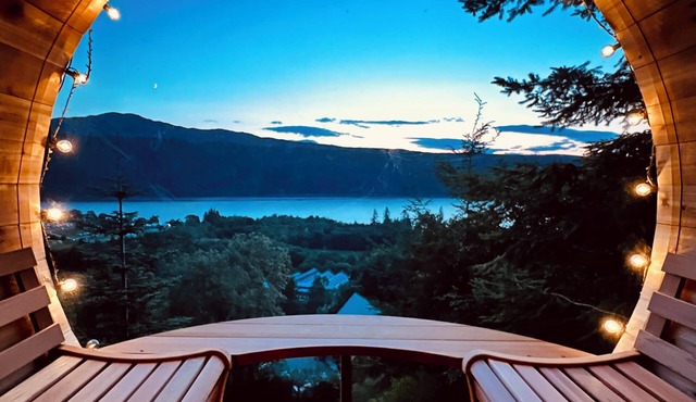 Lochnagar: luxury Loch Ness lodge, hot tub & sauna