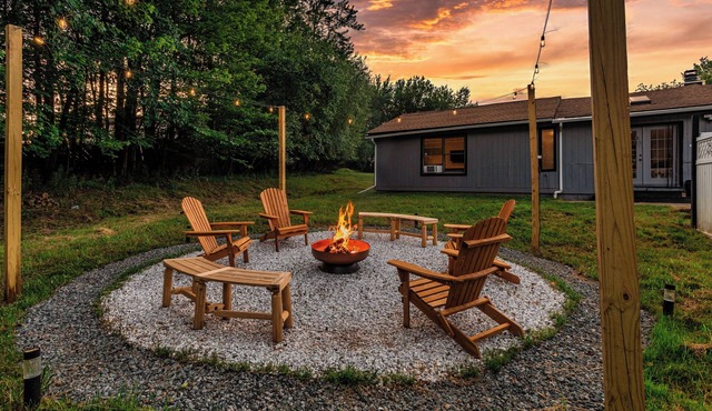 LochNesst Luxe Catskills Retreat: Hot Tub, Game Room, Fire Pit — Sleeps 13