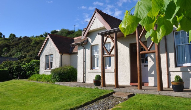 Lochside Cottage With Sea Views