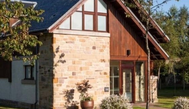 Lochside Lodge Retreat - Stunning Lakeside Escape