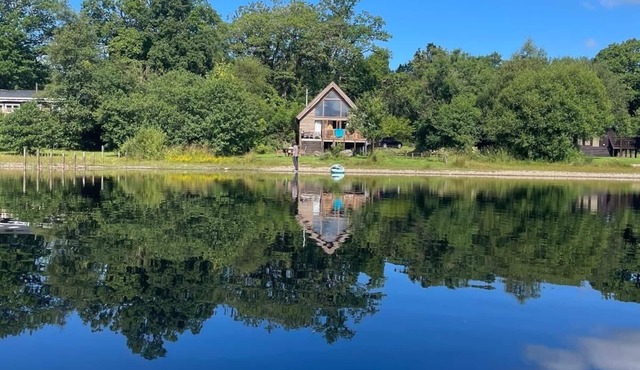 Lochside Lodge with Hot Tub on the shore of Loch Awe