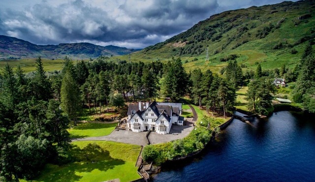 Lochside Luxury | Stylish 5-Bed Home with Dramatic Views and Peaceful Setting