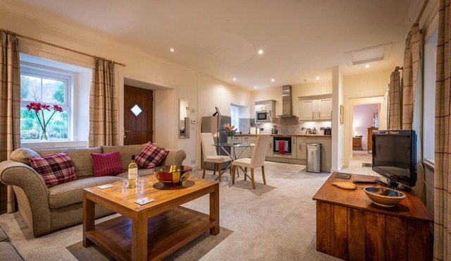 Lochsie Cottage, Peinmore House