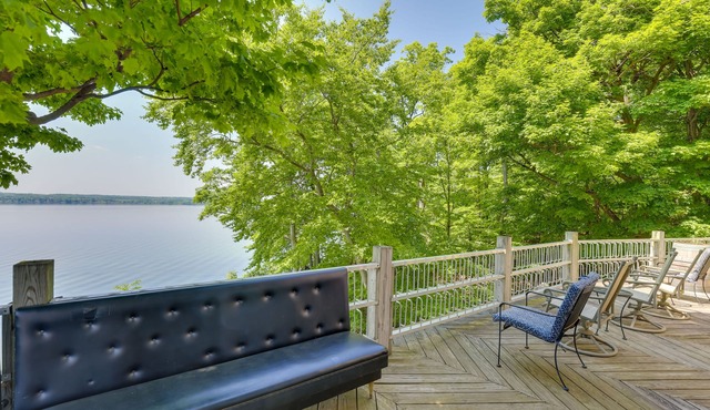 'Locke’s Glen' - Lakefront Geneva Getaway w/Dock!