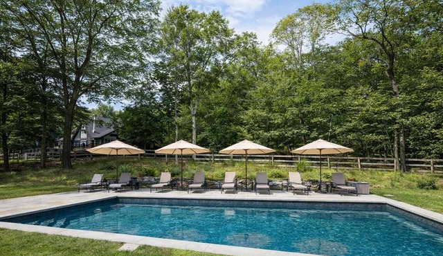 Lockwood Lodge: Pool | Deck | Views