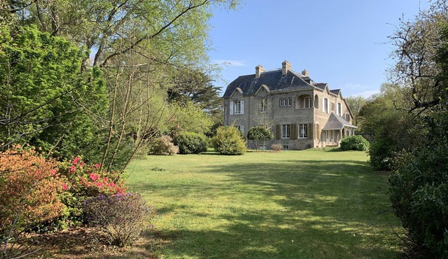Locronan manor house in a superb park