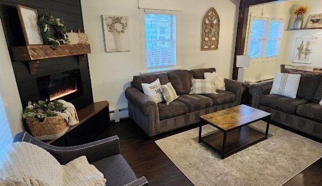 Locust Cottage~Guest Favorite~Amazing Comfort!