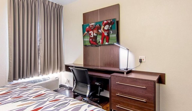 Locust Grove Retreat Near Tanger Outlets! Pets Allowed, FREE Parking Onsite!