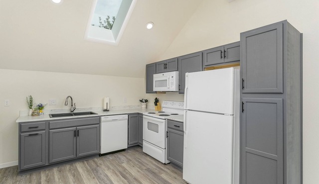 Locust Loft in Historic Windsor
