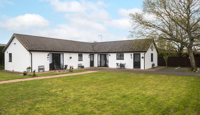 Lodge 1 - Lytton Tree Lodge - Reydon