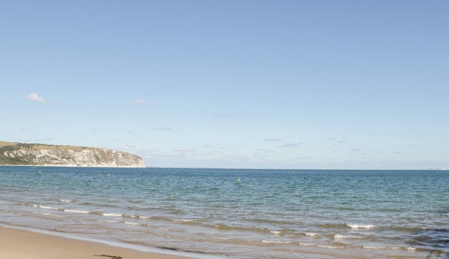 LODGE 1, pet friendly, character holiday cottage in Corfe Castle